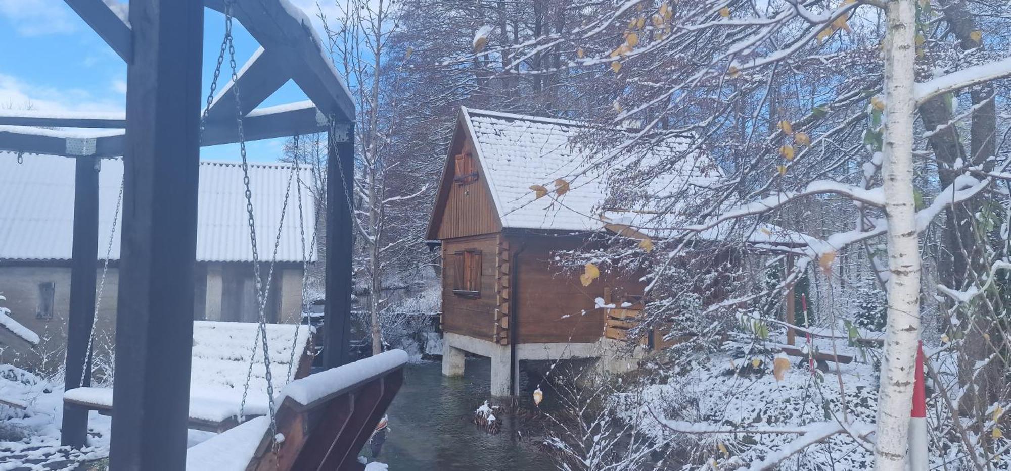 Vodenica Vrelo Chalets Vrelo Koreničko 객실 사진